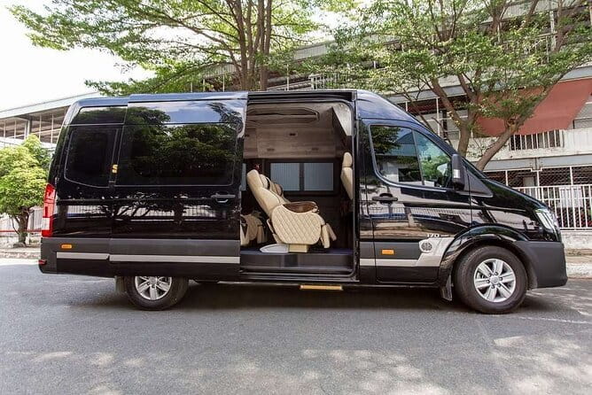 Private Transfer: Can Tho To Ho Chi Minh City/Ho Chi Minh Airport - A direct three-hour ride from Can Tho
