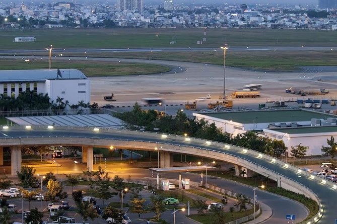 Private transfer Tan Son Nhat airport - Hotels in Ho Chi Minh - A calm first ride from Tan Son Nhat Airport