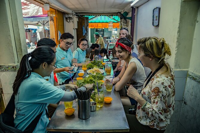 Saigon After Dark With Seafood, Beer & Live Music Bar - Guides, flexibility and the small details