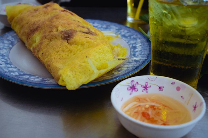 Saigon by Night: Private Street Food Walk You Can’t Miss - The first bites: beef leaf rolls and sticky rice