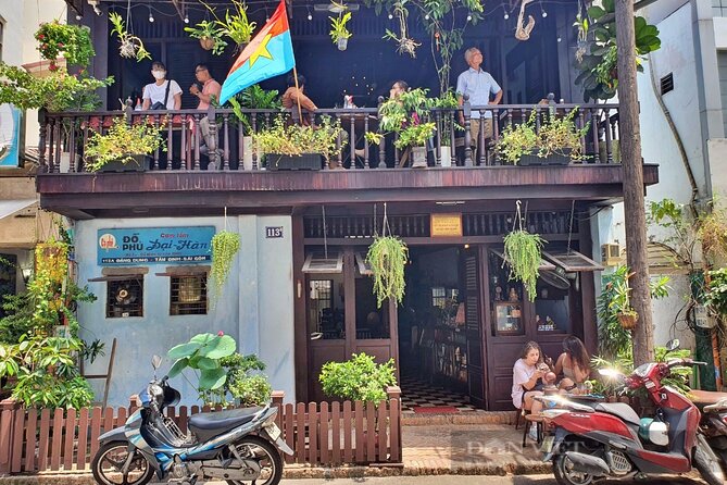 Saigon City Sights & War Remnant Museum on Scooter - Getting around Saigon by scooter