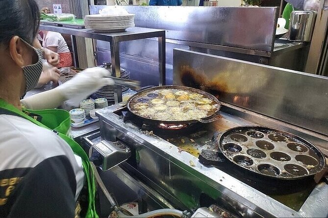 Saigon Evening Walking Street Food Tour - Stop three: bánh xèo and bánh khọt with herbs