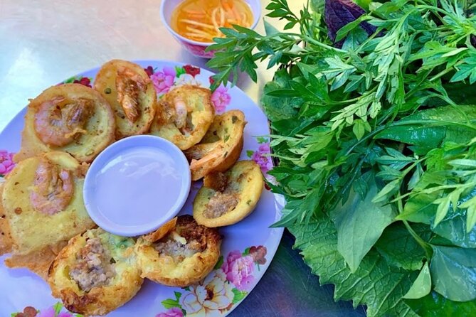 Saigon Evening Walking Street Food Tour - Extra tastings: bánh mì, rice rolls, and sausages