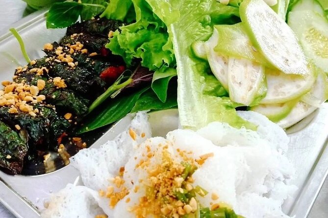 Saigon Evening Walking Street Food Tour - Stop two: bún bò and the flavors of Southern Vietnam