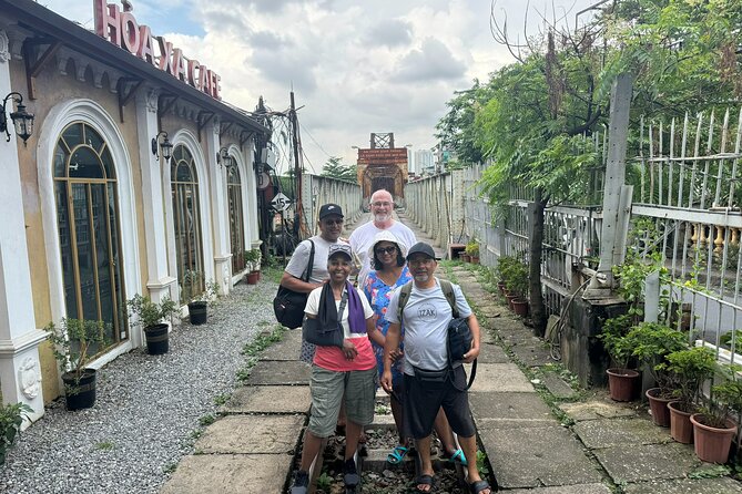 Saigon Jeep City Tour, Backstreet, Cultures hidden Gems 4 Hours - Nguyen Thien Thuat apartment buildings and old lanes