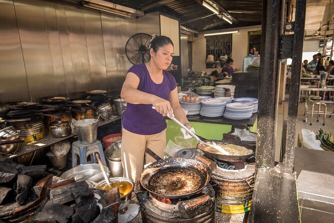 Saigon Night Bites on Foot: Local Vendors, Stories & Sweet Finish - What the $29 price really buys you