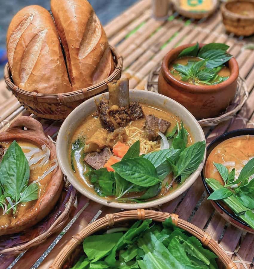 Saigon: Private Backstreets Walking Food Tour - What the private format adds