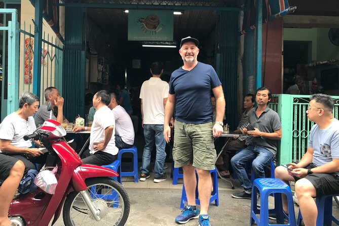 Saigon Slum tour and Saigon Chillspots by motorbike/ Aodai rider - Entering the Nguyen Thien Thuat apartments