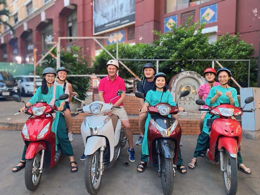 Saigon: Street Food Tasting & Sightseeing Tour by Motorbike - What the $27 price really buys you