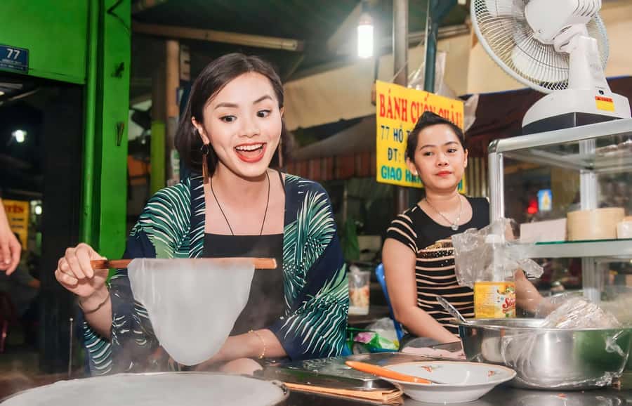Saigon: Street Food Tasting & Sightseeing Tour by Motorbike - Sugarcane juice, crackers, and Saigon’s easy pleasures
