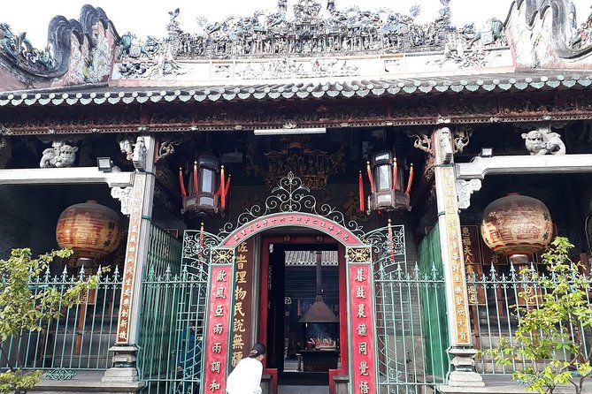 Small-group Saigon City Tour: 3-Hour Cyclo Ride to Hidden Stories - Guides make the difference