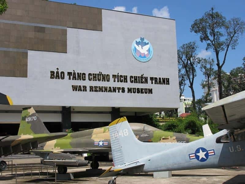 Small Group Tour: Ho Chi Minh City and Cu Chi Tunnels - Lunch at a local restaurant