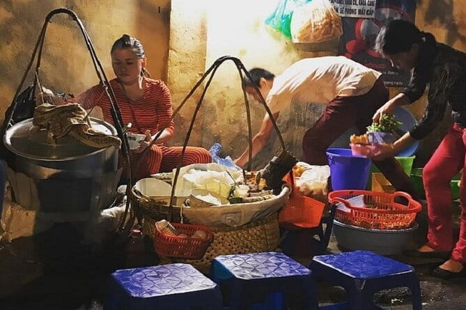 Street Food Adventure in Ho Chi Minh City - Vietnamese drinks and the value of eating in stages