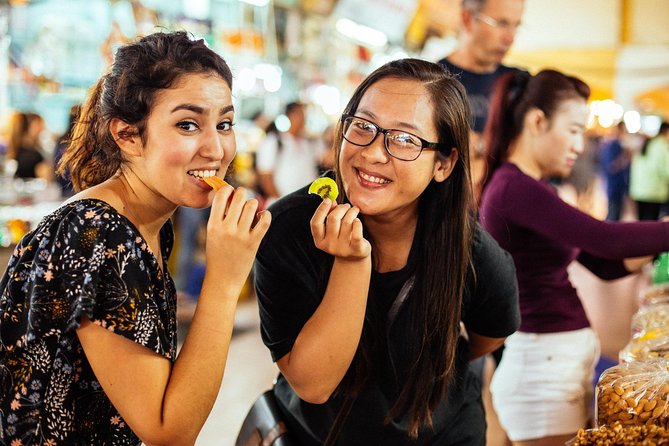 The 10 Tastings of Ho Chi Minh City With Locals: Private Street Food Tour - Sugar cane juice beside Independence Palace