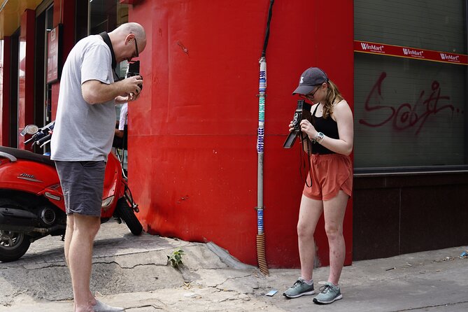 Using Medium Format film camera to discover Saigon - How the private format affects the day