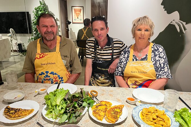 Vietnamese Homestyle Cooking Class in Ho Chi Minh City - Meeting Hoa near Binh Tay Market