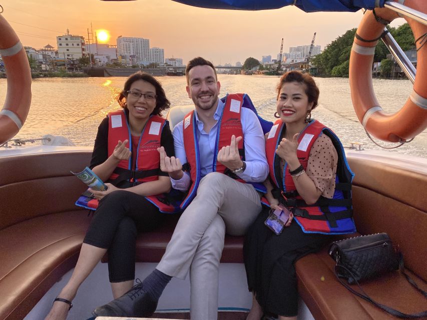 VIP Tour Enjoy Romantic Sunset by Speed Boat Free Cocktail - From Thu Thiem Bridge to Vinhomes