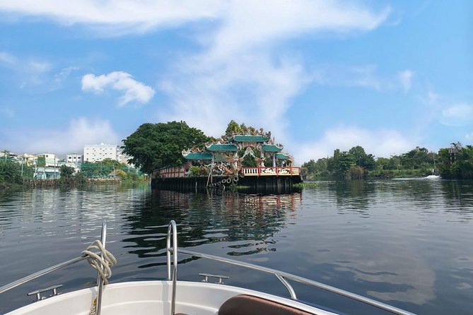 VIP Tour in Dragon Floating Temple sightseeing by SpeedBoat - Leaving central Ho Chi Minh City by boat