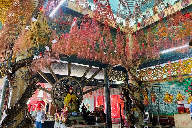 VIP Tour in Dragon Floating Temple sightseeing by SpeedBoat - Cruising around Thanh Da Island with fruit and coconut juice