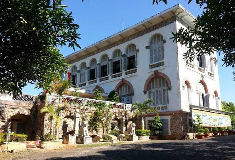 Vung Tau Beach Full Day Trip From Ho Chi Minh City - White Palace, a French-era stop